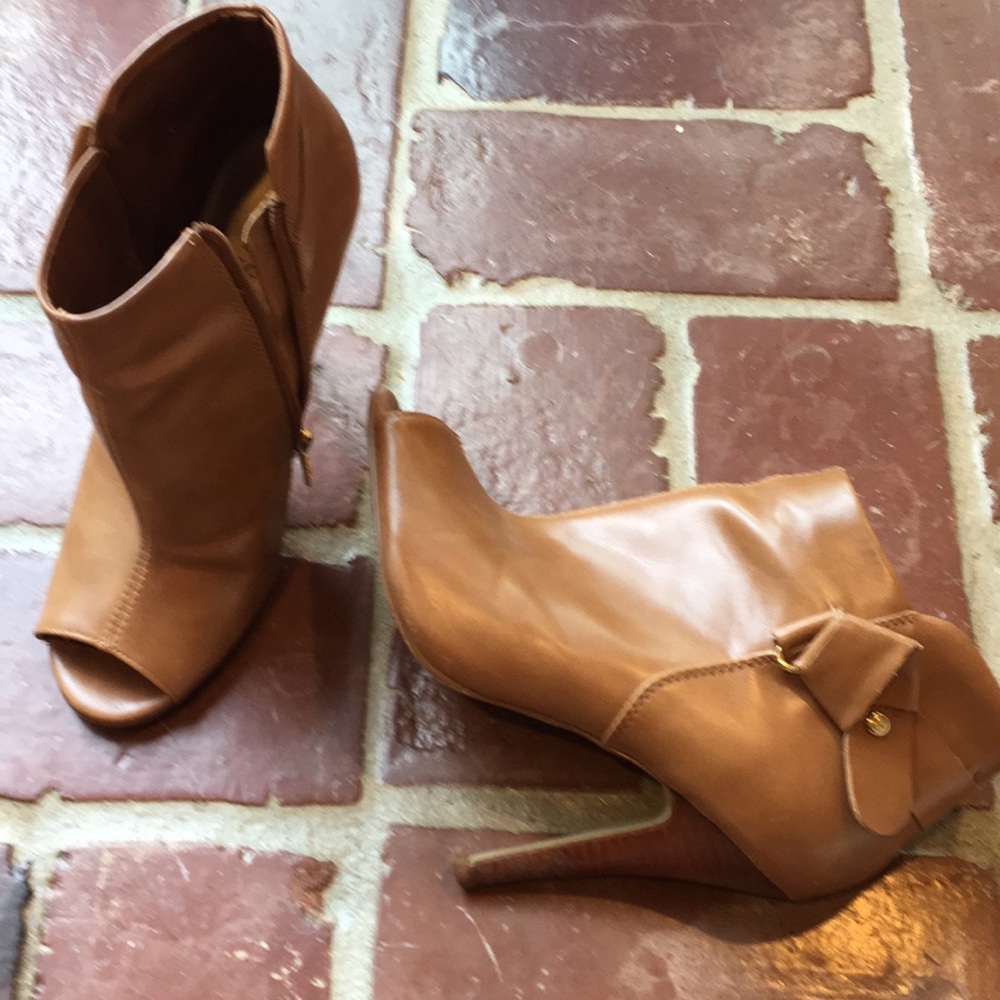 Guess Booties - Picture 3 of 8